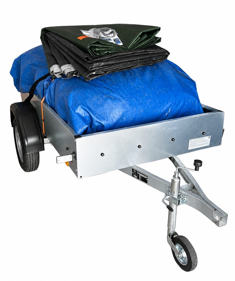 750-kg-Anhänger mit verpackter Hüpfburg und Zubehör