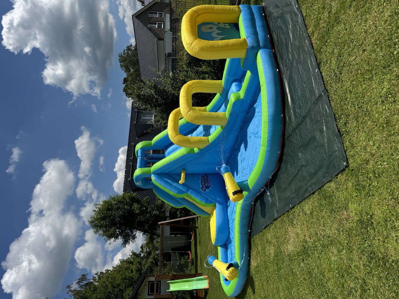 Hüpfburg Wasserrutsche mit Plantschbecken – Foto 1